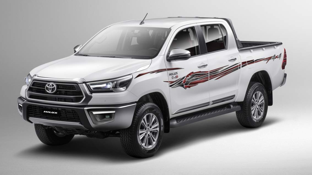 Prices and Specifications for Toyota Hilux Double Cab 2024 in Saudi